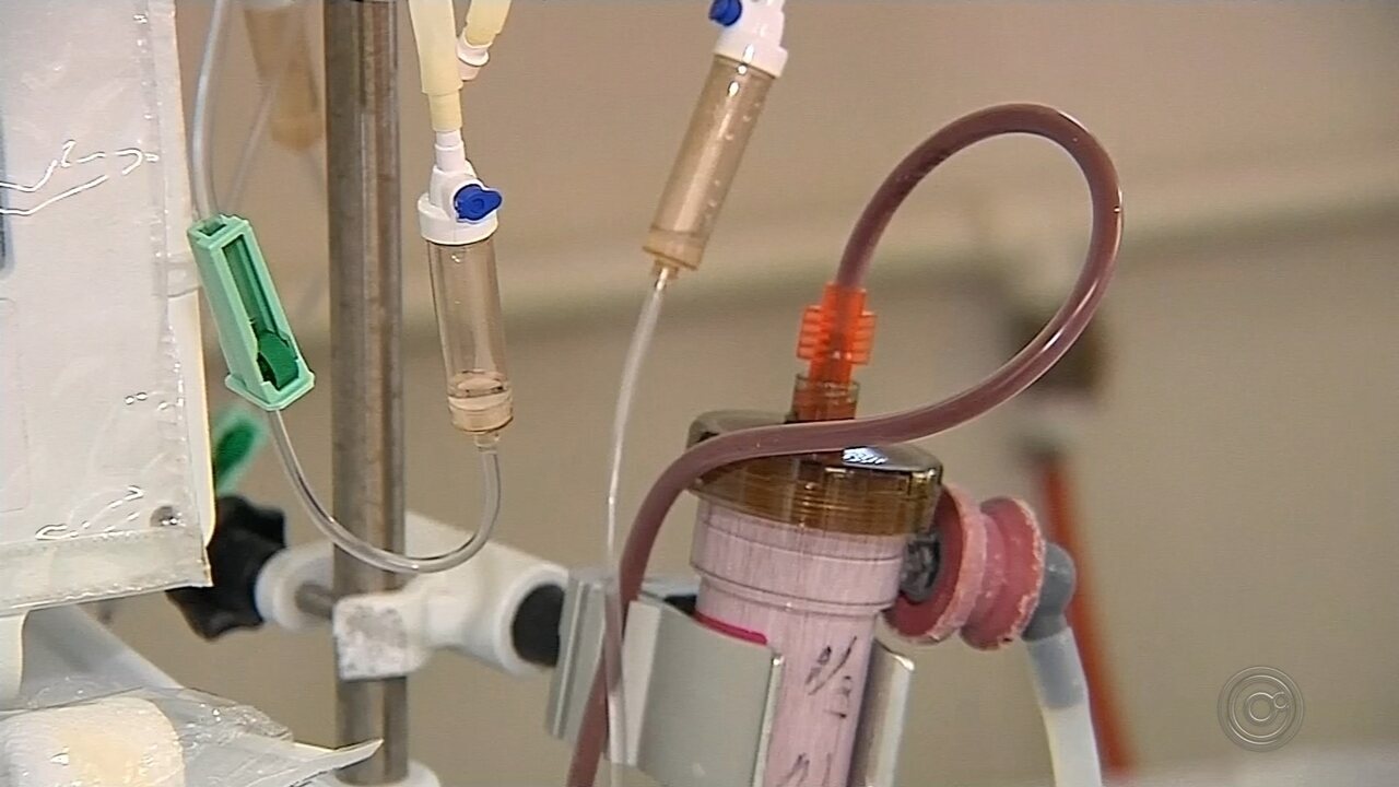 Funcionários de hospital prestam depoimento sobre ácido achado em água de hemodiálise